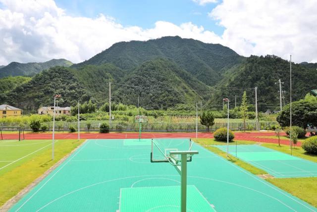 我和我的家乡彩虹学校,我和我的家乡网红小学片段