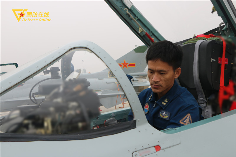 他们是军营“神医”，专治战机各种“疑难杂症”