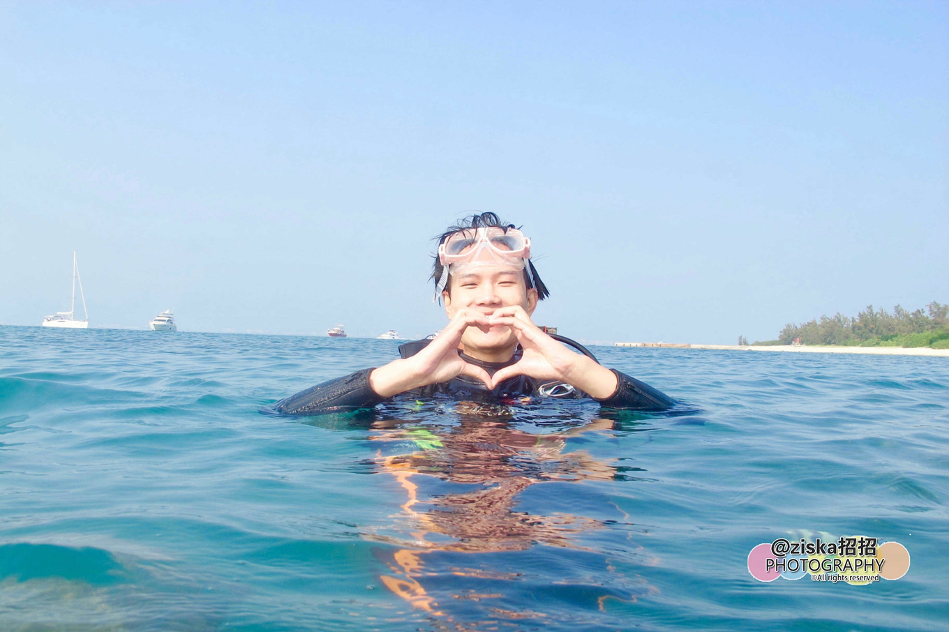 杨紫给李现分享旅游景点,现实生活中李现和杨紫到三亚旅游