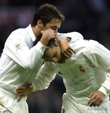 足球场上的亲吻后续,足球场上的激情