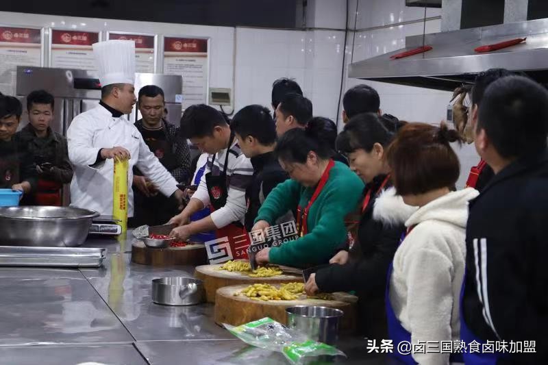 为什么餐饮行业如此红火呢？