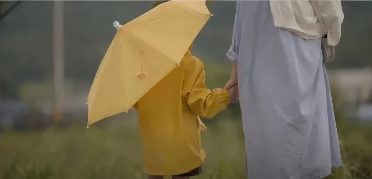 韩国主妇治愈生活,韩国主妇带着婴儿做家务