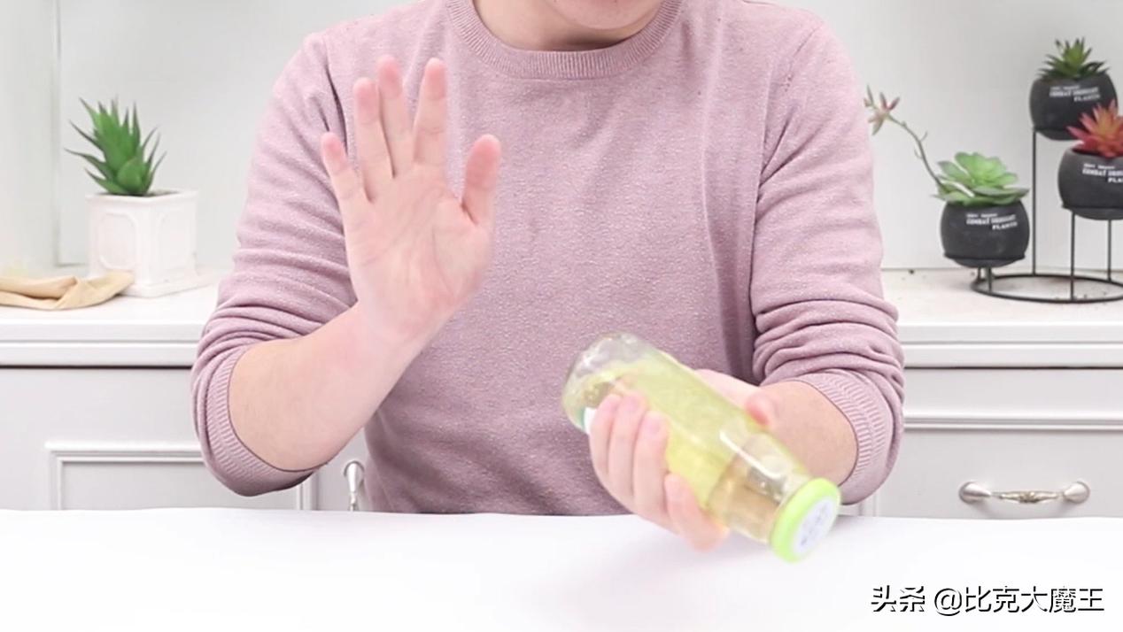 罐头怎么才能打开小机关,罐头瓶上有小机关吗