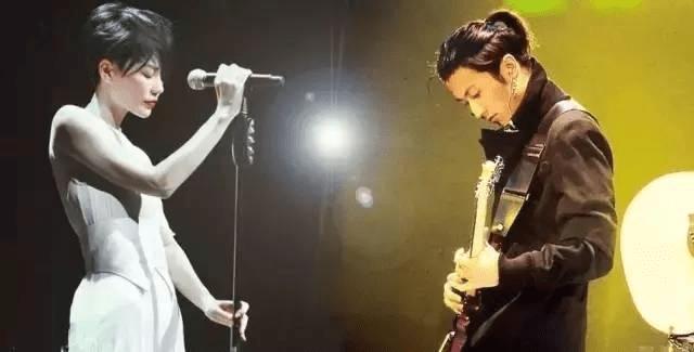 谢霆锋王菲世纪牵手,王菲谢霆锋飞机上撒狗粮全程牵手