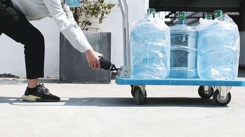 硬核又安全，老司机们喜欢的杯子，网友：开车时终于可以放心喝水