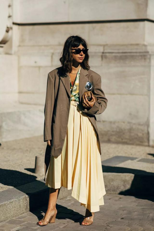 西装配裙子适合哪种发型,中长西装配什么裙子好看