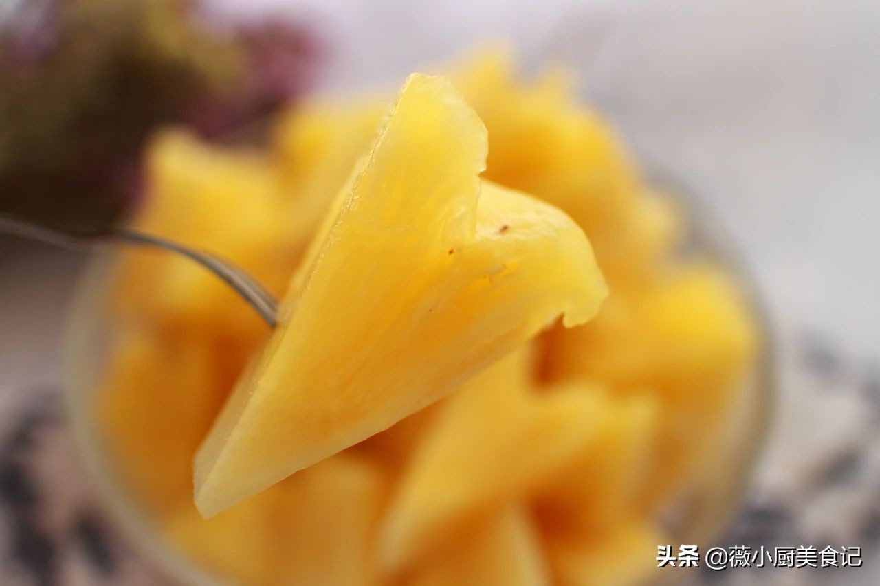 菠萝一般用盐水腌制多长时间能吃,菠萝的正确吃法要用盐水泡吗