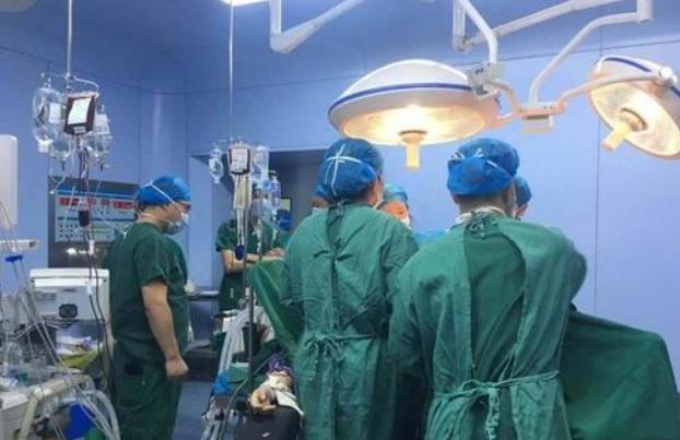 产妇出现羊水栓塞时会有这些表现,羊水栓塞一般在产后多久发生