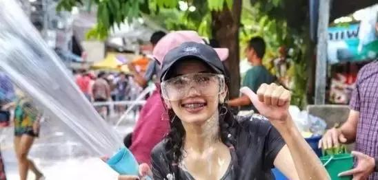 2019泰国泼水节视频,2024年泰国泼水节攻略