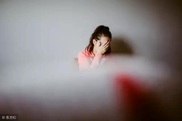 两个彼此有家庭的人该如何相爱,两个有家庭的人该相守还是别离