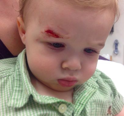 宝宝一坐别人家的车就哭,宝宝坐婴儿推车老哭