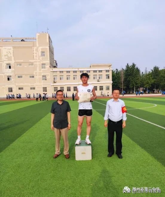 枣庄三中2023运动会100米决赛,滕州三中2022届