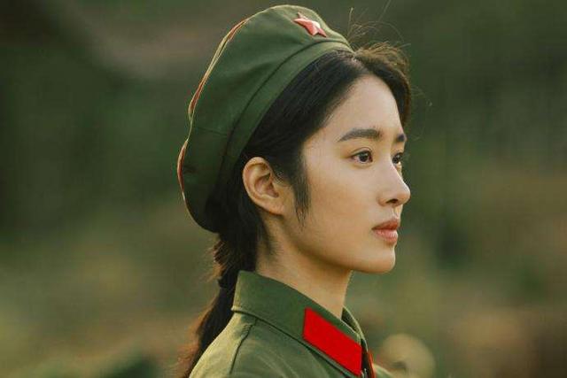 陈金飞杨采钰刘亦菲什么关系,刘亦菲陈金飞杨采钰真实关系揭秘