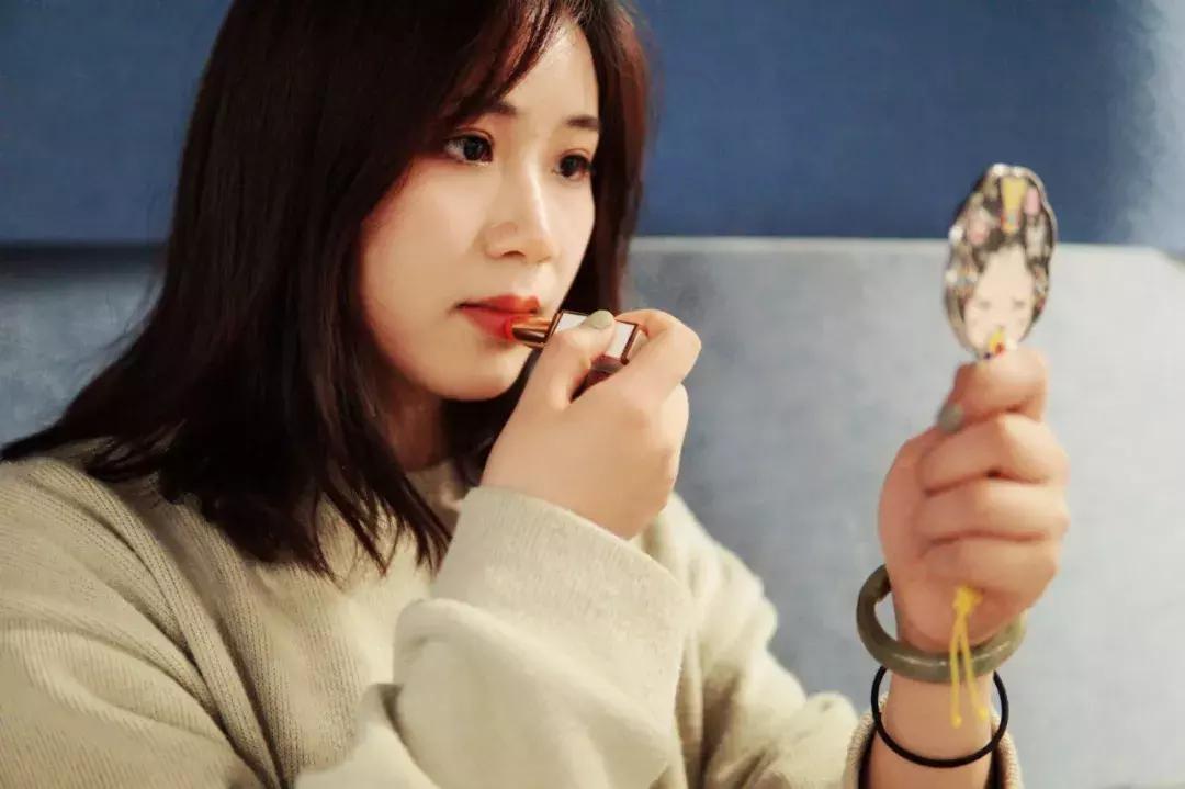 口红市场走下坡趋势,口红一年的销售量