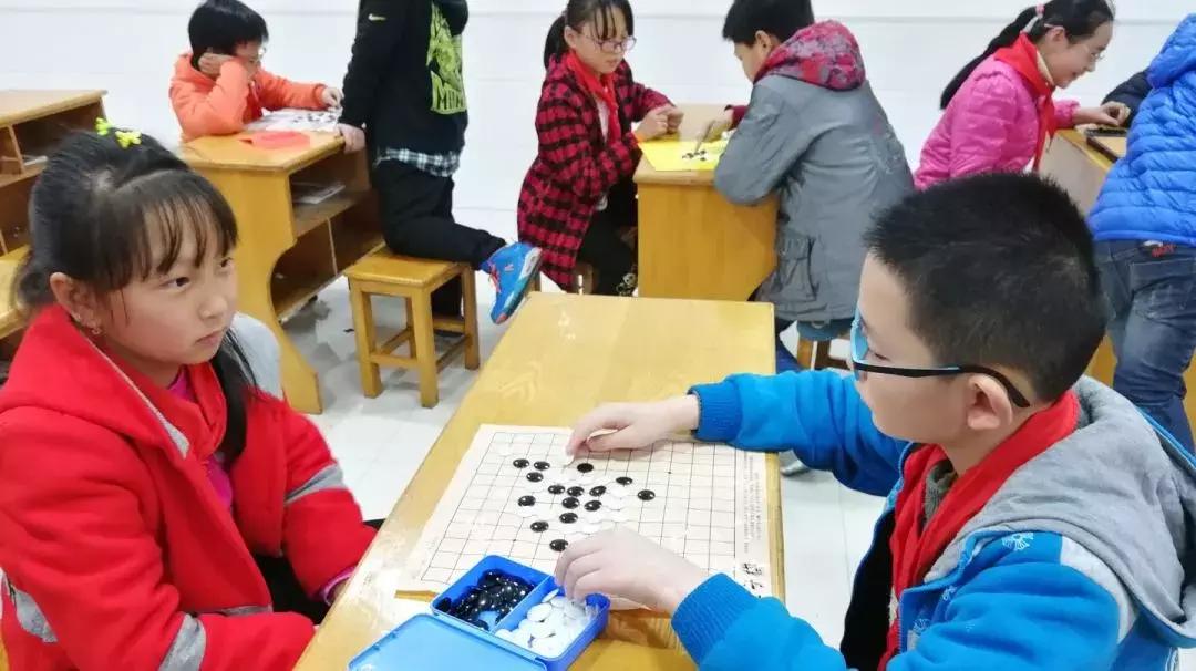 世界女子比赛冠军视频,世界大赛中第一位女冠军