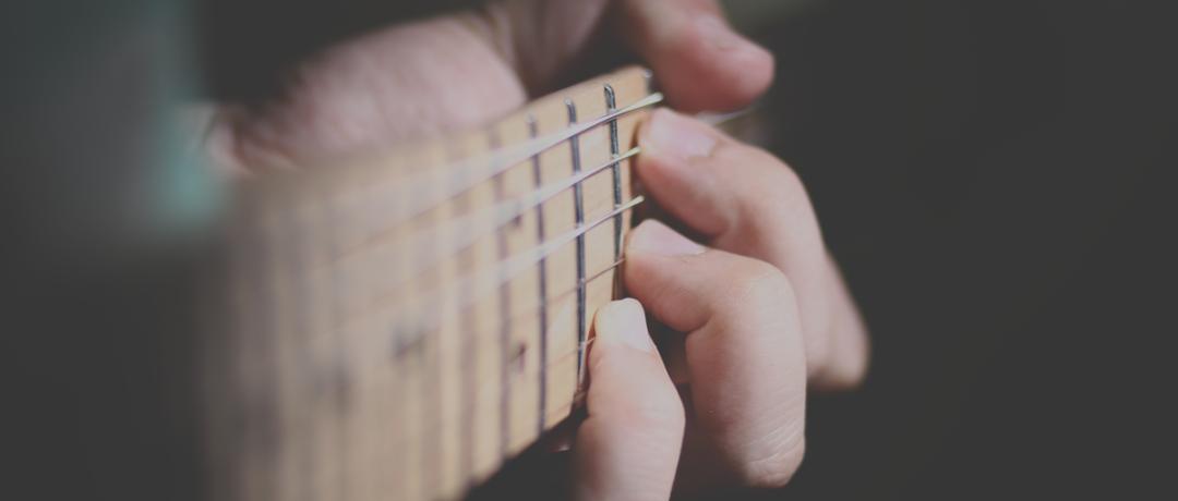 当我们谈恋爱时我们在谈些什么,电吉他的基础到底是什么