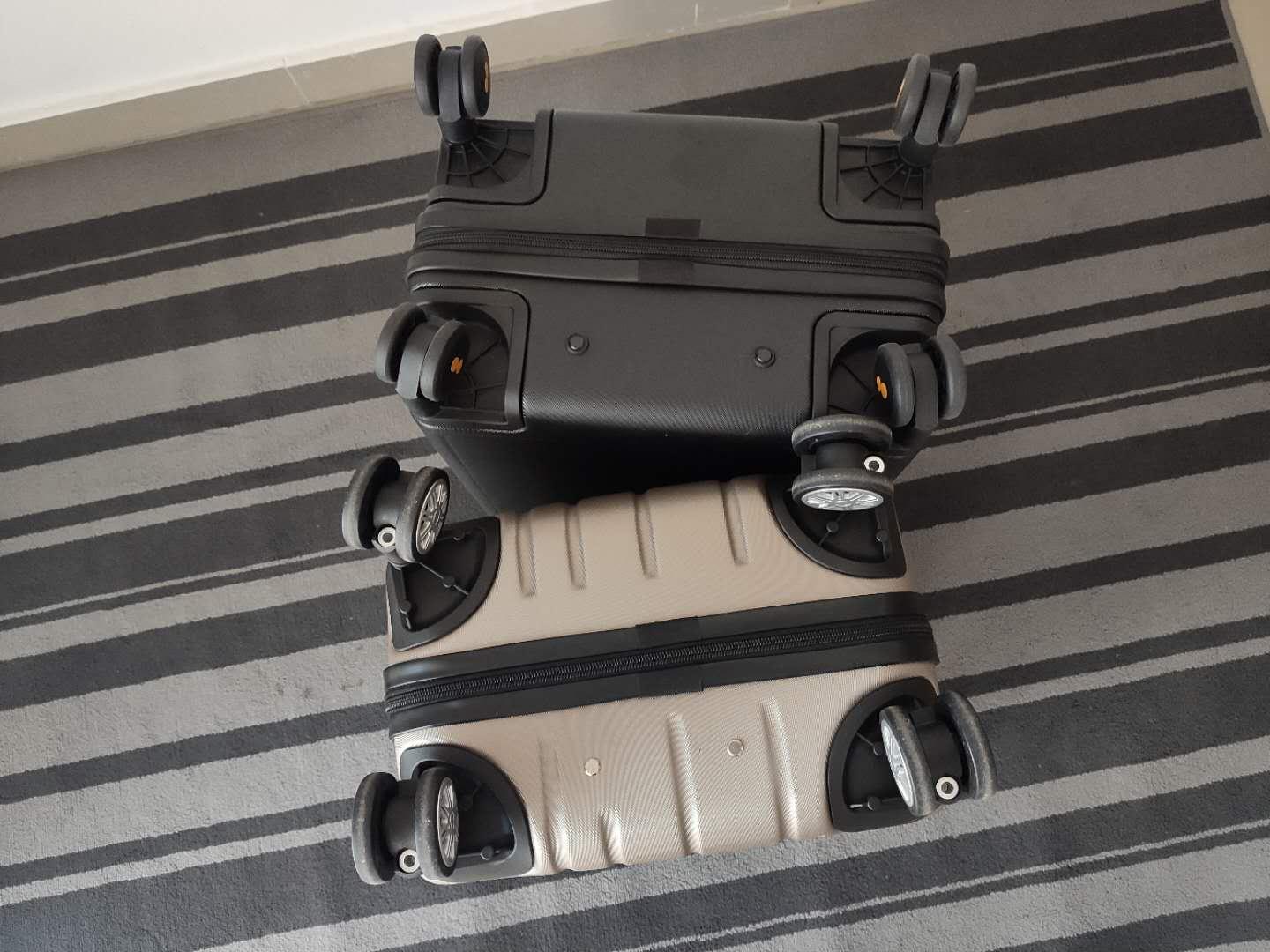 地平线8号对比外交官拉杆箱，滚轮之处见高低，颜值与实力之选！