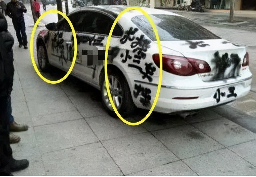 百万豪车被恶意划伤喷漆,百万豪车被划伤