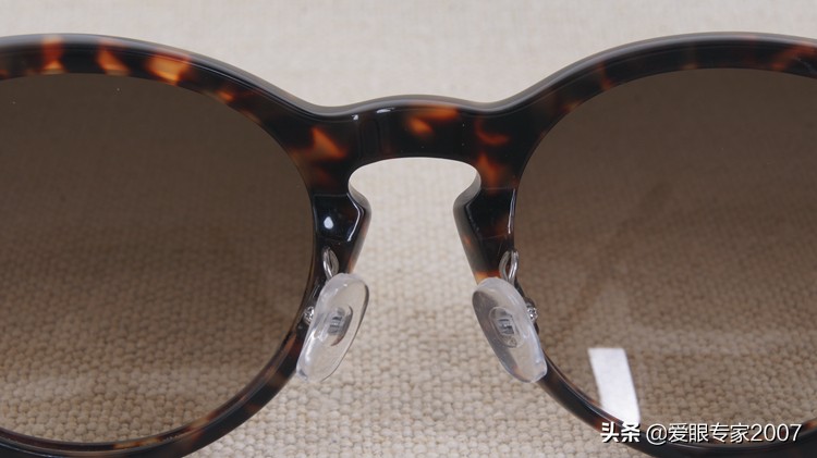 太阳镜鼻托掉了,板材眼镜鼻托掉了怎么配