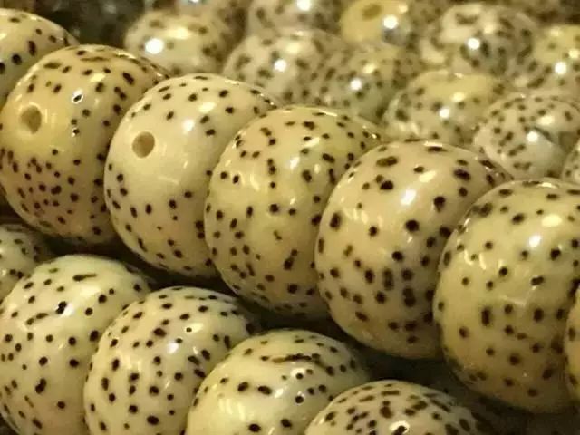 星月奶油黄是怎么回事,星月有包浆后盘玩时是什么感觉