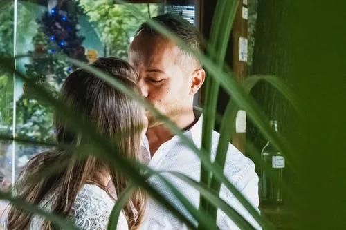 从朋友变成恋人,3招就可以教你不动声色地拉近你们的关系