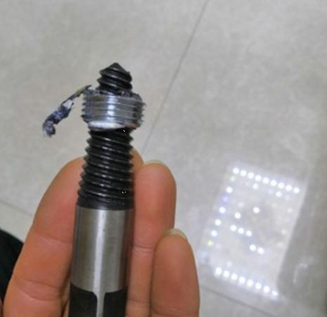 水龙头拧断了怎么办？老师傅教我一招，1分钟不到轻松取出断丝