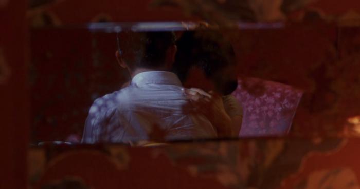 “半夜看到妻子喂奶,我想离婚了”,婚姻里,根本没有感同身受