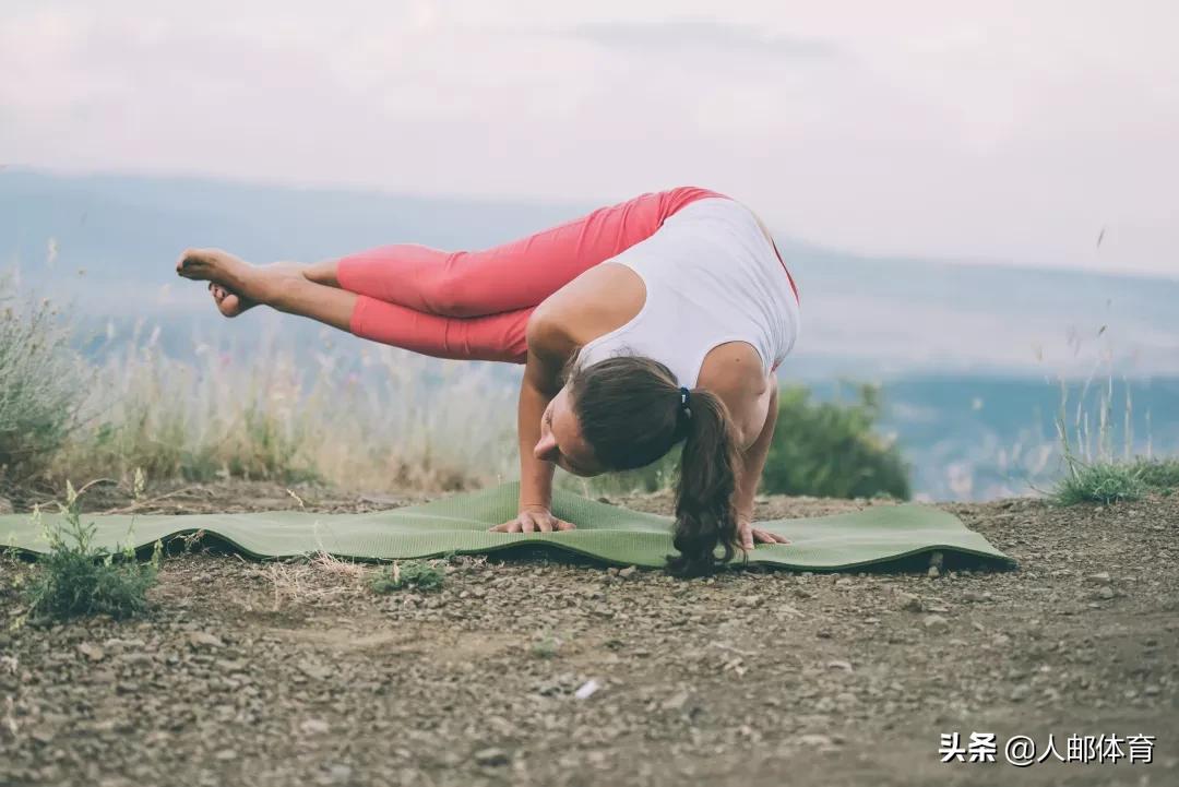 平板支撑普拉提,普拉提平板侧屈抬腿动作