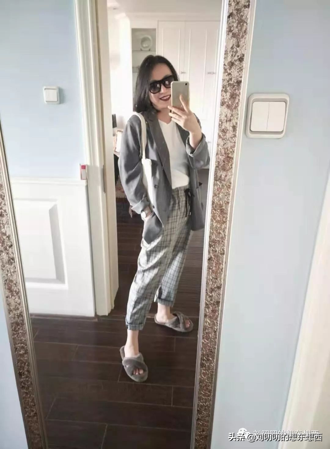 白t穿搭高级感西装,今年超级火的白t加西装外套