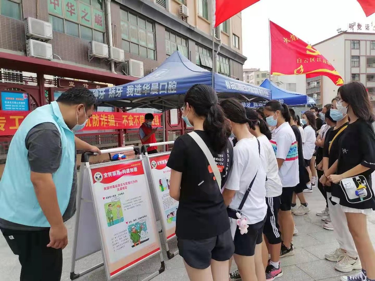 爱心献社会真情暖人间,爱心捐助情暖警营