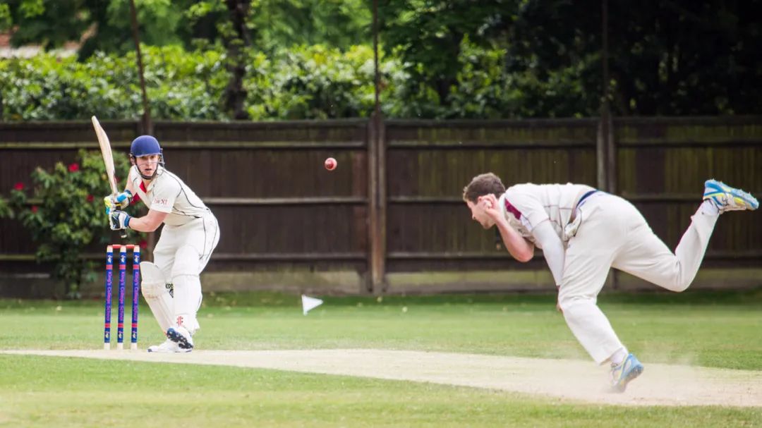 一年级新生一个班100人,一年级新生入学60个班