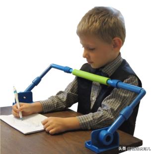 孩子钢笔字书写太差怎么办,孩子写作业总是低头