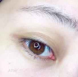 学她这样保养，50岁都不会有黑眼圈，秘密全靠这支「小黑管」