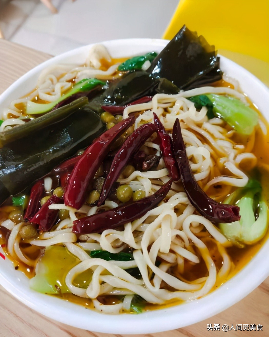 徐州火了21年的板面店，8元1碗日卖600碗，越辣越停不下来