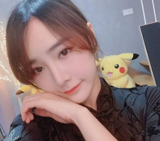 女主播最新整活出炉，PK对决只为秀下限，水友：这也能播？