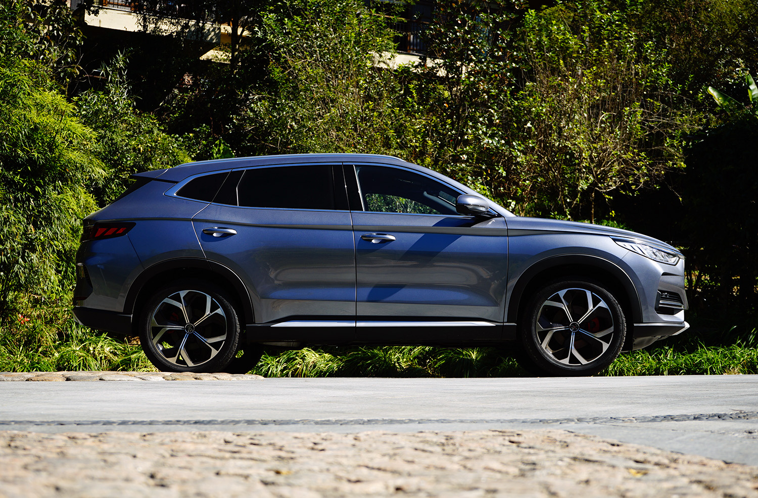 宋plus动力深度测评,比亚迪宋prodmi与宋plusdmi底盘