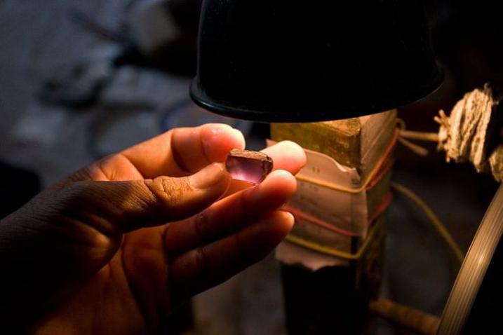 坦桑石深度解读,坦桑石多少大小值得收藏