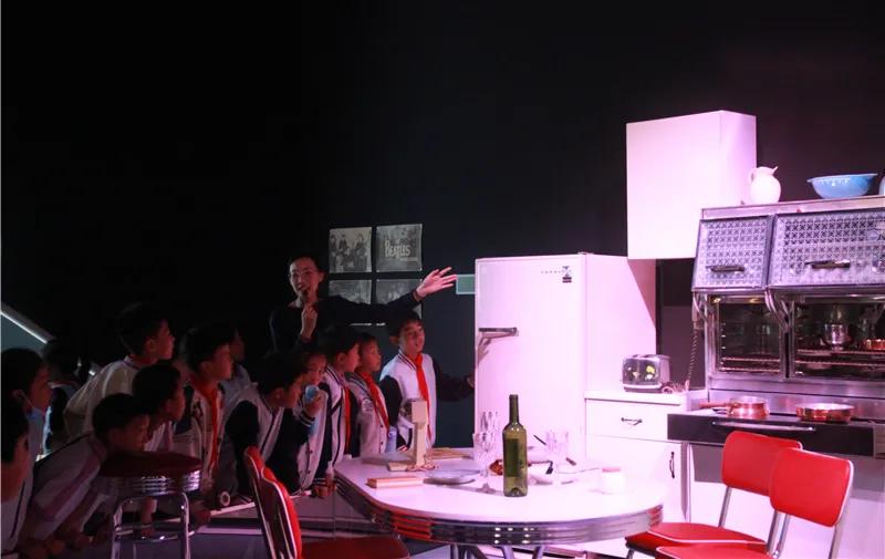 让教育和生活相连——青岛枣山小学开展年级研究性学习活动