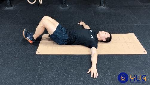 练马甲线最有效动作平板支撑,三个月用卷腹轮能练出马甲线吗