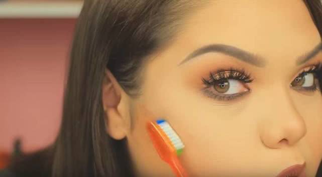 这些奇葩的美妆手法，都是怎么被想出来的？你又用过几个？