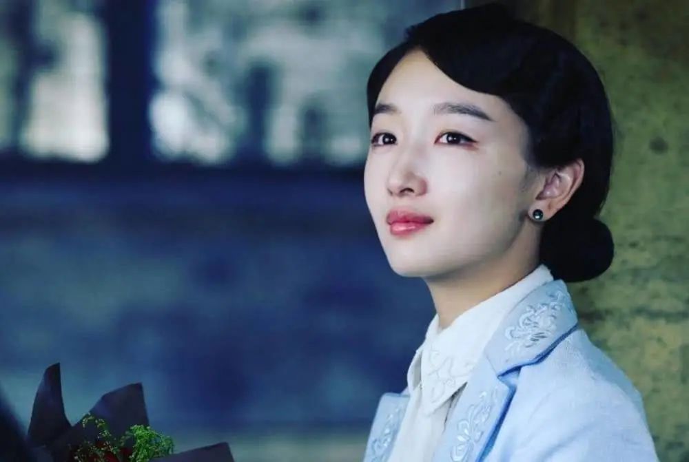 周冬雨成为金像金马双料影后,周冬雨金鸡金像影后颁奖视频