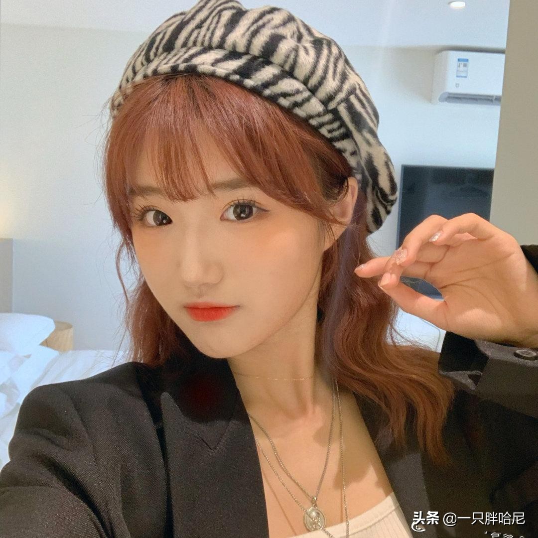 脸黄染什么头发好看又显得年轻,黄头发颜色减龄显白