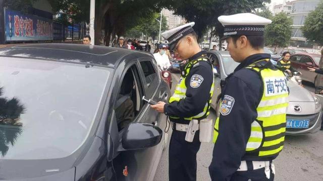 驾驶证忘带了被交警逮到会怎么样,忘带驾驶证遇到查酒驾