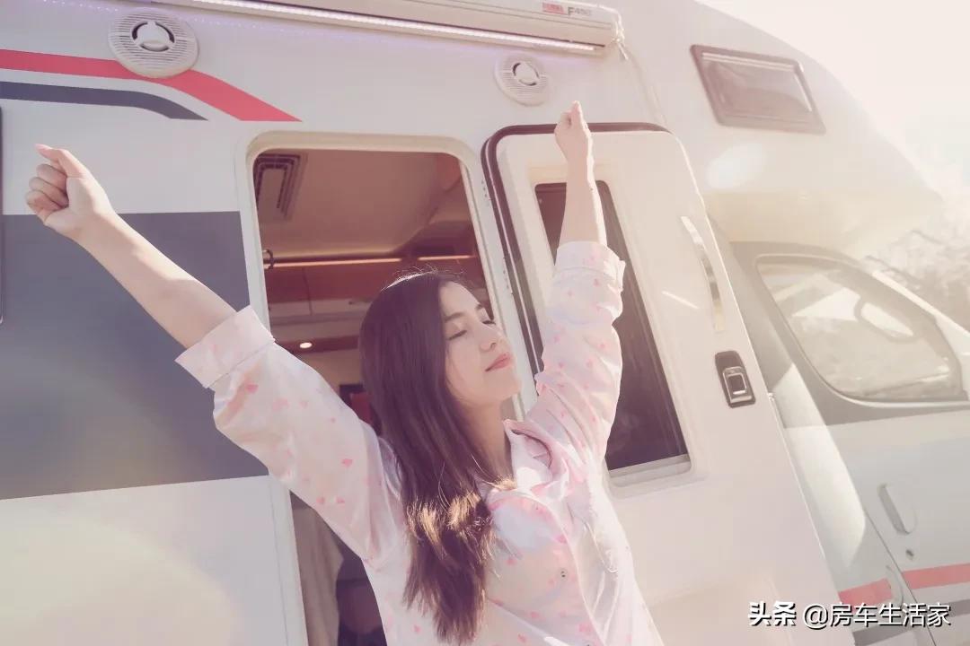 金黄的油菜花让你留连忘返,春季打卡好地方油菜花开醉游人