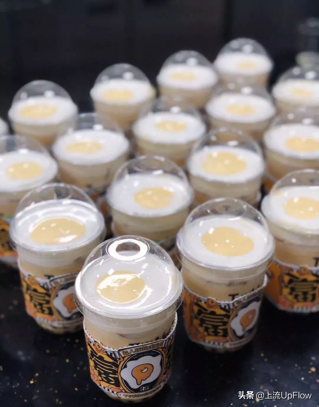 李佳琦安利过的零食界的新晋顶流 、快速通向中产的阶梯：咸蛋黄