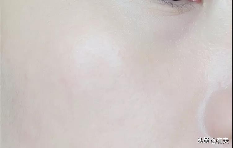 干皮、油皮、痘痘肌看过来!亲测不卡粉、不脱妆的粉底液指南!