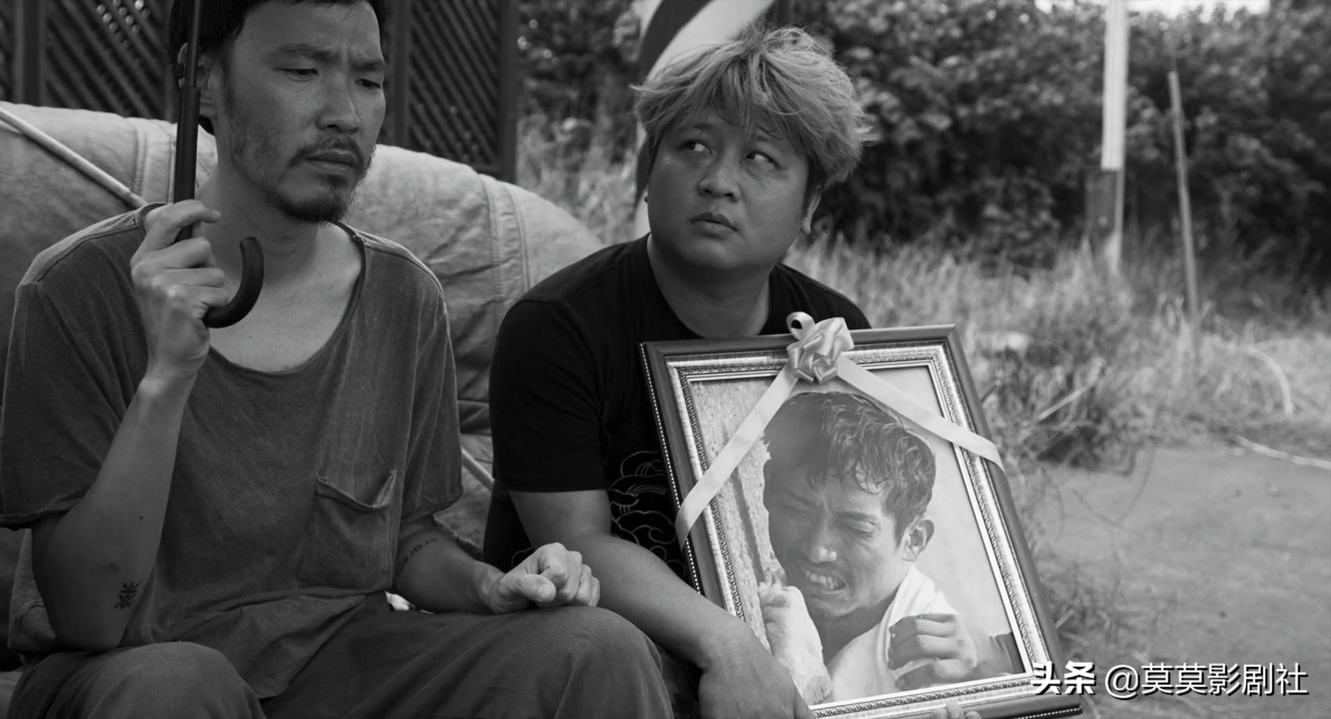 为何他眼睑低垂，是佛还是娼妓——《大佛普拉斯》的黑色幽默