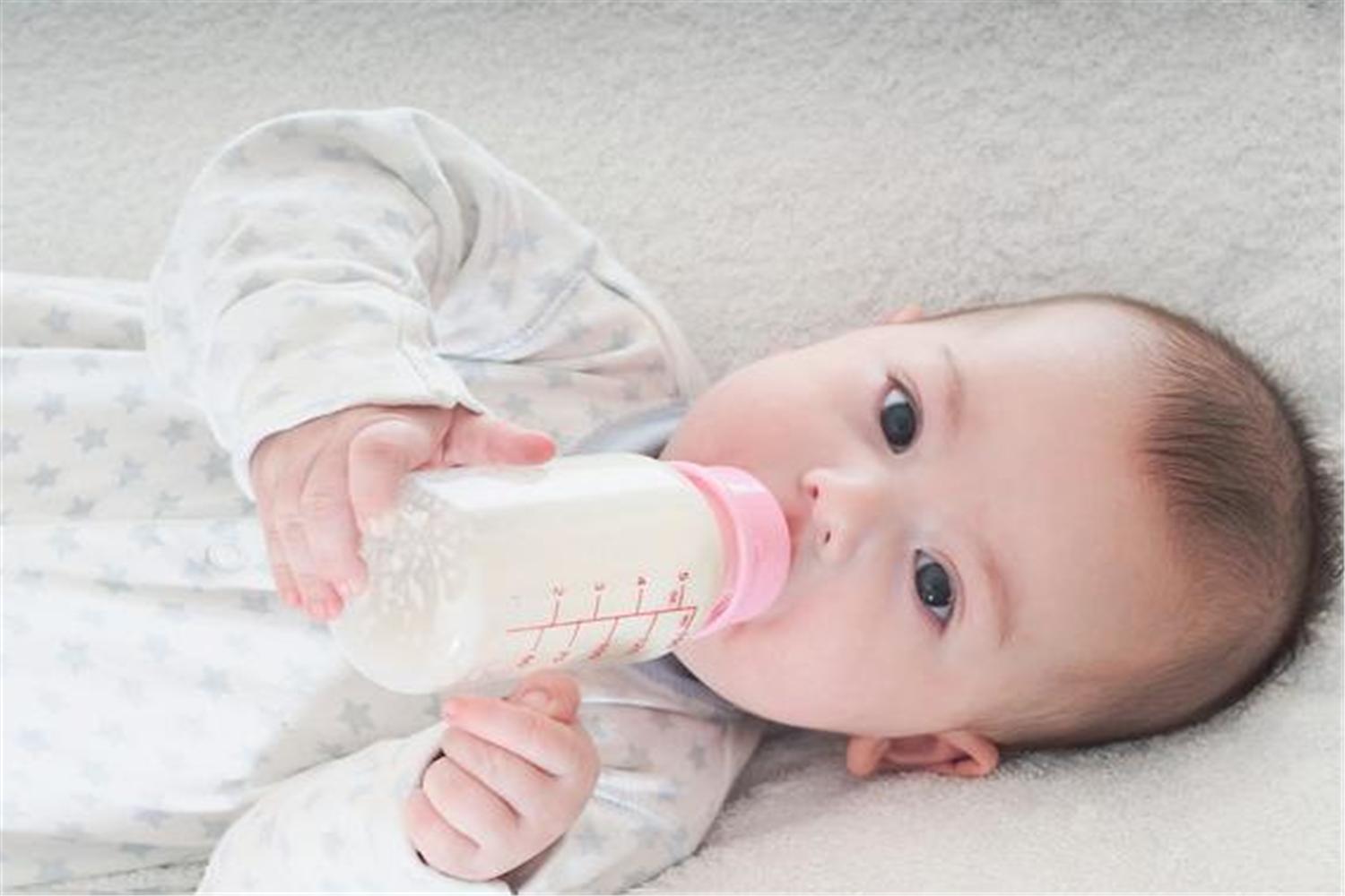 奶瓶清洗不正确孩子生病,奶瓶不洗干净宝宝喝了会怎样