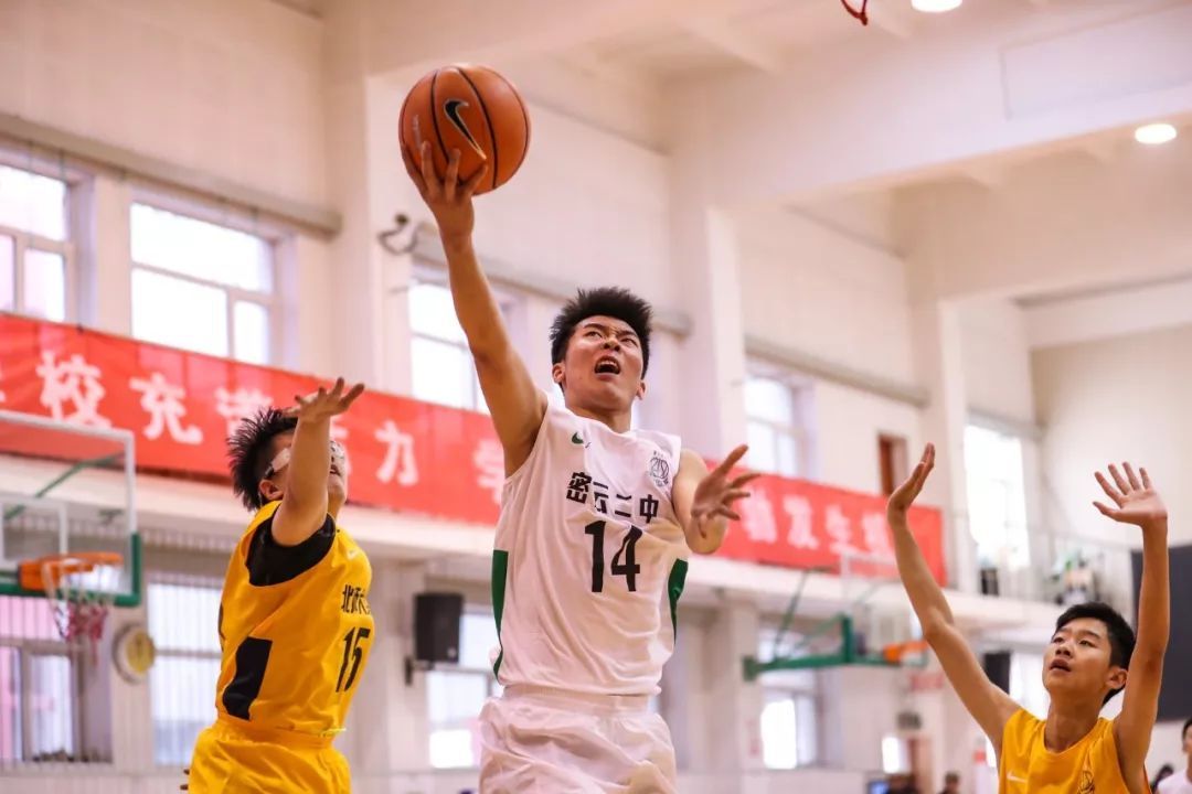 新·十六强齐亮相高中赛场见*力暴**隔扣丨18-19耐克高中联赛