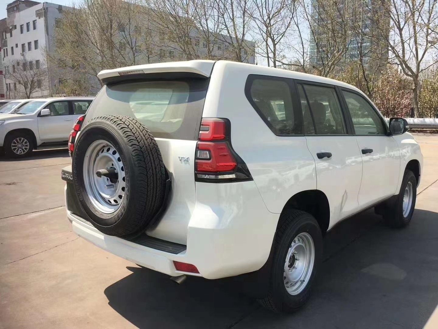 丰田霸道四驱豪华版落地价,丰田霸道七座全部车型价格